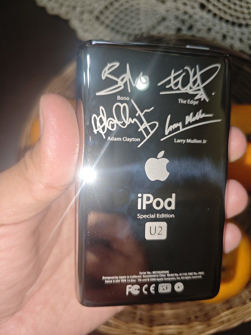 Ipod Classic 7th Gen (Category: Portable Music Players) located in Manila. Submitted by RMB2222 (Listing ID 1453380228, Image 2). Description: Ipod Classic 7th Gen 128gb SSD Storage (Brand New) U2 Backplate, Transparent Green Frontplate (Brand New) & Original White Clickwheel (Smooth) 2000mah Battery (Brand New) Cable charger included 👉Yun frontplate ay pang 7th gen talaga 👉See to appreciate Can do meet up at Robinsons Las Piñas or Moa (with Ha