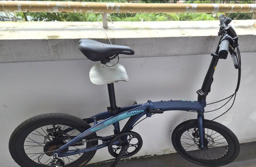 Java foldable bike (Category: Bicycles) located in Singapore. Submitted by whowhoooo (Listing ID 1453268596, Image 1). Description: ✅ Well-built & durable ✅ Smooth to use ✅ Easy fold, compact storage ✅ Practical & reliable daily ride.