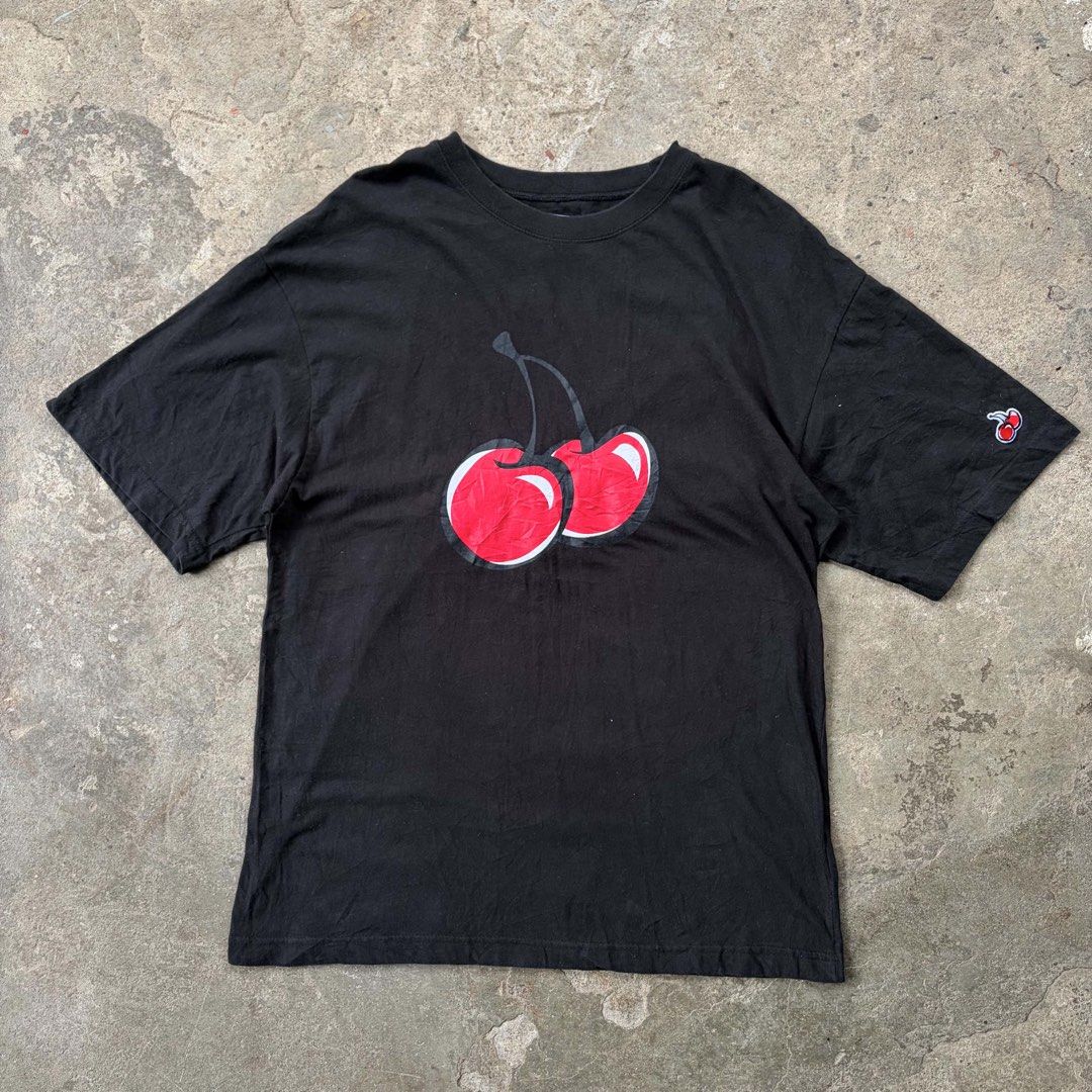 Kirsh Black Cherry Graphic T-Shirt (Category: Tshirts & Polo Shirts ) located in Bauang. Submitted by ivaniboy (Listing ID 1450784572, Image 1). Description: size 21 x 28.5 Excellent Condition No Major Flaws 450 only.