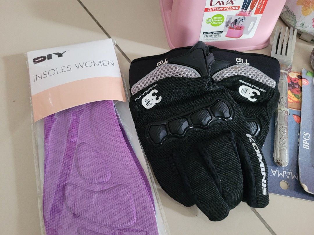 kitchen items (Category: Food Organisation & Storage) located in Seremban. Submitted by lishah85 (Listing ID 1453293263, Image 3). Description: kitchen items as gambar kejuali 1,2 item smua baru self pick up area suriaman3, bandar Sri sendayan seremban .