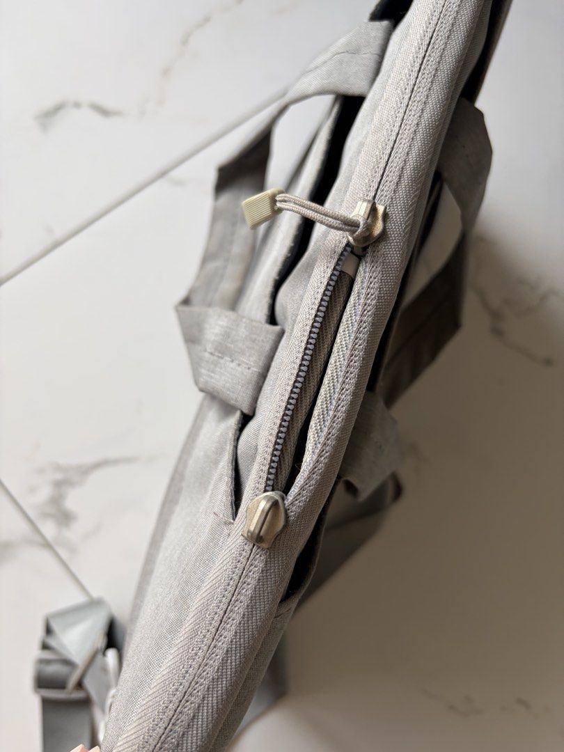 Laptop Bag (Category: Laptops & Notebooks) located in Mandaluyong City. Submitted by miktiu (Listing ID 1453339579, Image 3). Description: Gray laptop bag fits up to 14 inches laptop Flaws: zipper missing string on main pocket and outer pocket. Functional pa rin Buyer must pick up in sta mesa .