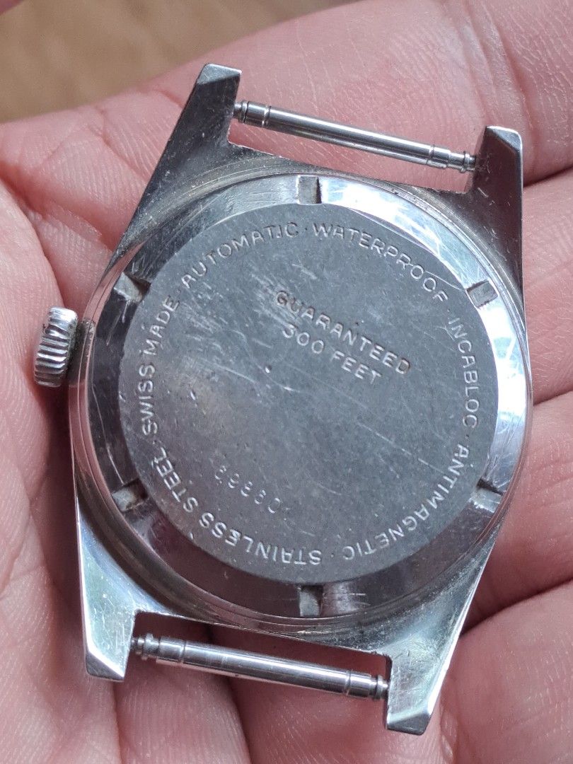 Le cheminant Mariner Automatic Dive Watch (Category: Luxury Watches) located in Quezon City. Submitted by mastervintage (Listing ID 1453341265, Image 3). Description: - Vintage Le cheminant Mariner Automatic Dive Watch - Stainless Steel Case - Water-Resistant: 300 feet - Movement: Incabloc Antimagnetic, 25 Jewels - Features: Rotating Bezel - Strap: Comes with a NATO strap.