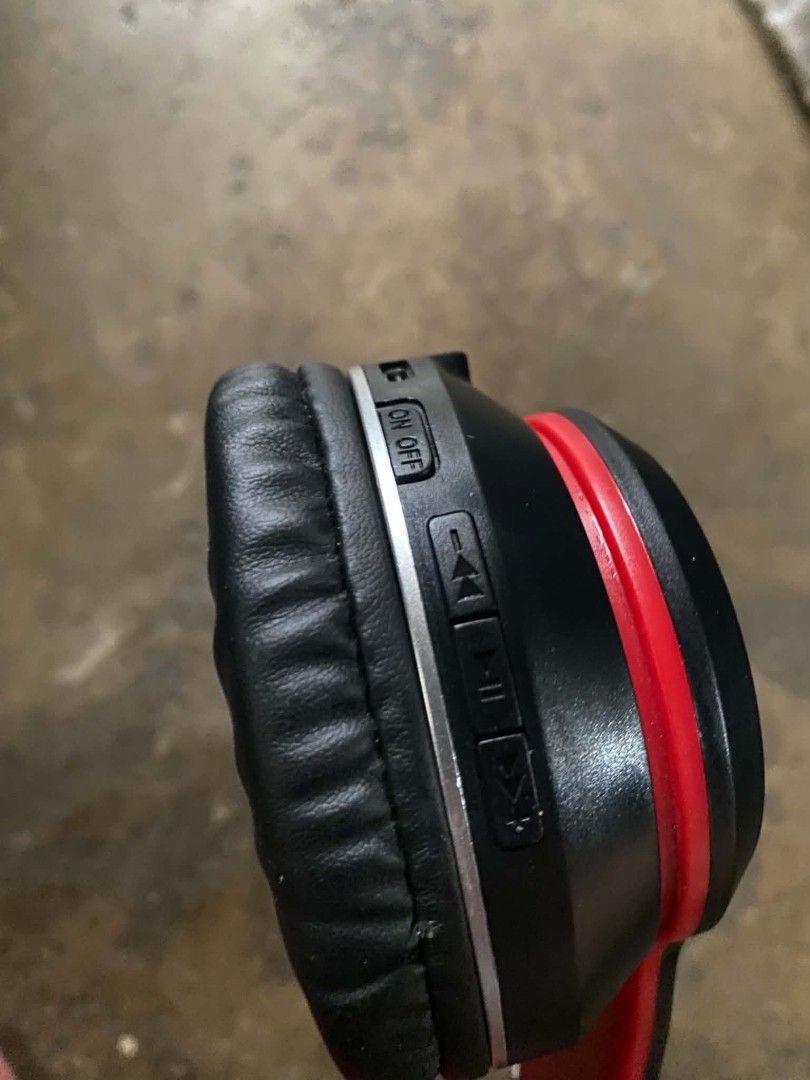 Lenovo HD200 Wireless Bluetooth Headphones (Category: Headphones & Headsets) located in Cabuyao City. Submitted by PHdowner30 (Listing ID 1453240570, Image 3). Description: FOR SALE ONLY Lenovo HD200 Wireless Bluetooth Headphones Excellent condition Issue: sign of usage P450 + SF negotiable Pm.