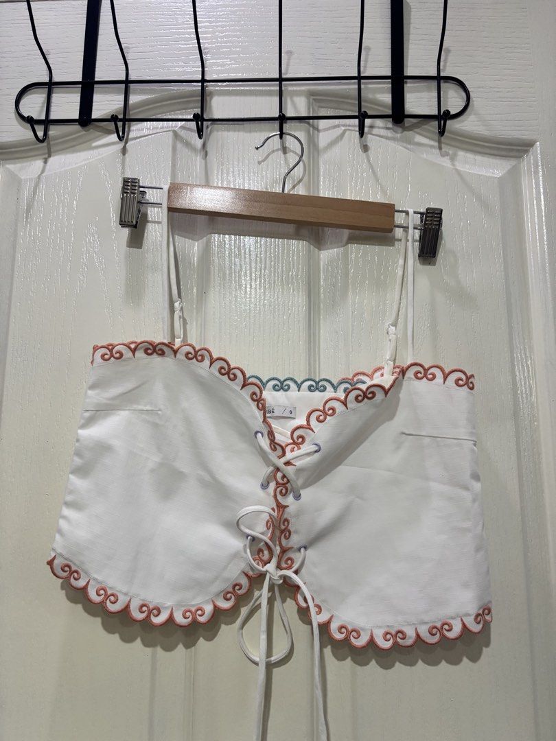 Libe Workshop Tie Top (Category: Sleeveless) located in Quezon City. Submitted by savdeclutters (Listing ID 1453272984, Image 1). Description: 🌴 vietnam brand! (purchased in hcm) 🌴 perfect for summer / casual days! rfs: decluttering.
