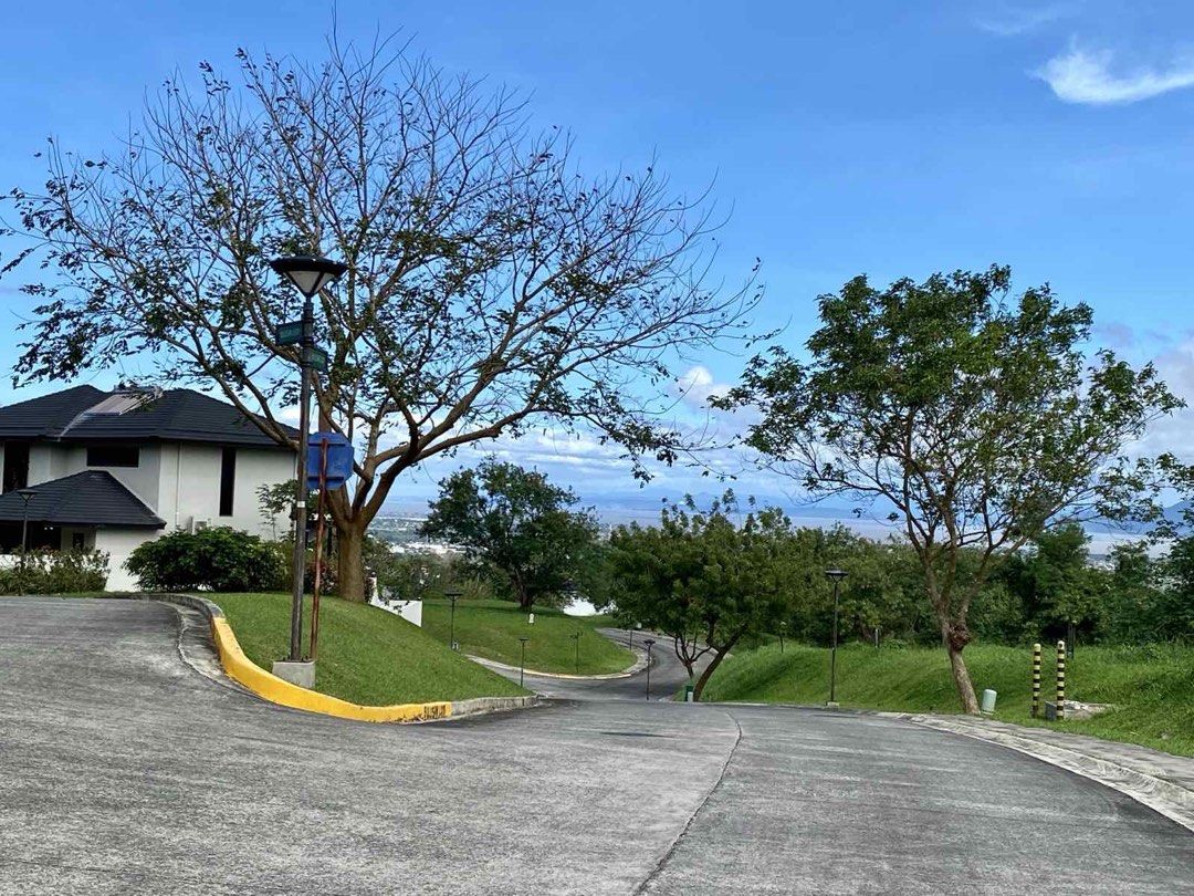 Lot in Ayala Greenfields Phase 6 (Category: Lot) located in Manila. Submitted by realtorrachelle (Listing ID 1453378588, Image 2). Description: FOR SALE | Ayala Greenfields Estates – Phase 6 📍 Lot 5, Block 5 – Phase 6 An excellent opportunity to build your dream home in one of the most prestigious mountain communities south of Metro Manila. ✨ Property Details: * 📐 Lot Area: 611 sqm * 🌳 Single-loaded lot * 🌿 Backing Arbor Lane Phase 2 * 💰 ₱39
