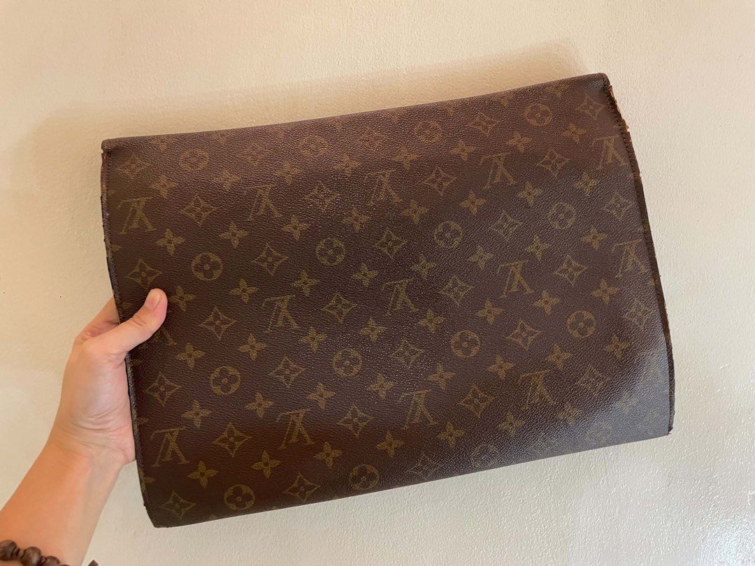 Louis Vuitton 1980s Document Case (Category: Luxury Bags & Wallets) located in Manila. Submitted by luxblocc (Listing ID 1453272209, Image 2). Description: - Classic Louis Vuitton monogram clutch - Color: Brown canvas with leather trim and closure - Interior features a zippered pocket - Timeless piece for your essentials.