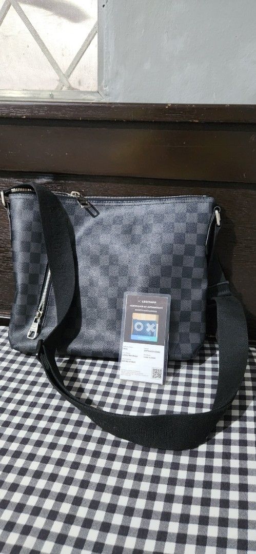 Louis Vuitton Damier Graphite Canvas Crossbody Bag (Category: Sling Bags) located in Antipolo. Submitted by roshc (Listing ID 1453304433, Image 1). Description: - Authentic Louis Vuitton crossbody bag - Damier Graphite canvas - Zip closure - Adjustable strap - Comes with LegitApp certificate of authenticity - Ideal for everyday use - Selling because it's not used often.