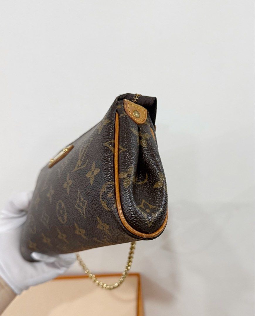 Louis Vuitton Eva Clutch (Category: Luxury Bags & Wallets) located in Paranaque City. Submitted by allamericanbitch (Listing ID 1453399899, Image 3). Description: NO TO VIDEO CALLS I ALREADY HAVE AN AUTHENTICITY CERTIFICATE (my listing my rules)(and we both know you’re gonna wait for the driver to arrive before sending payment 😘) Bought from Best Luxury Buys for 25K With LV box and dust bag With extra long strap Authentic With authenticity certi