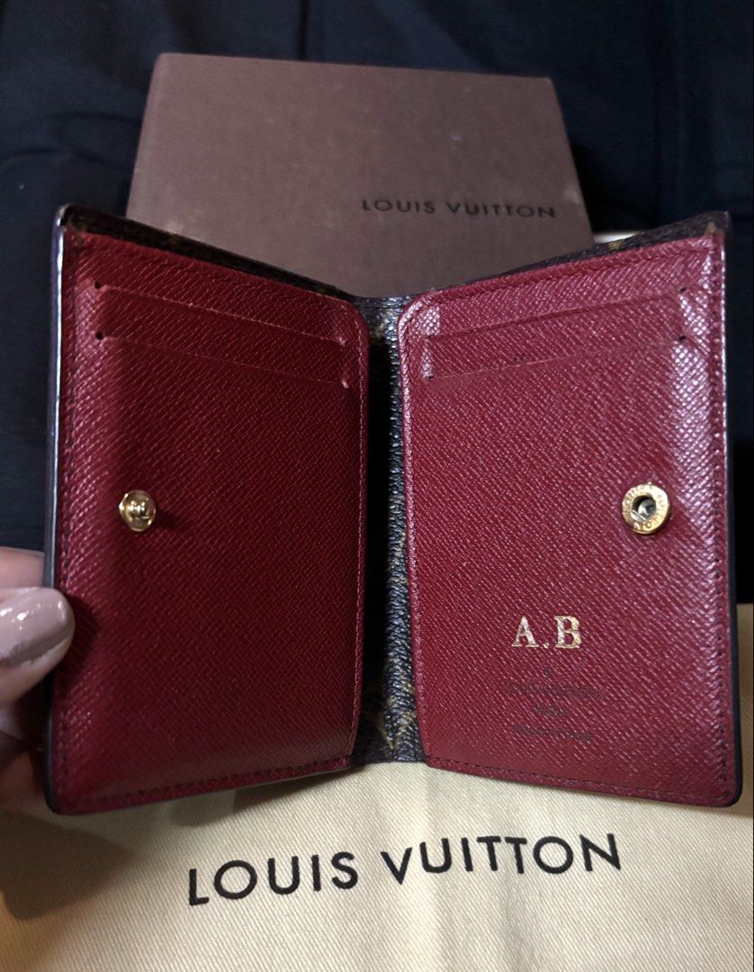 Louis Vuitton Monogram Compact Marie Wallet – Rouge Interior (Category: Luxury Bags & Wallets) located in Nagcarlan. Submitted by Bagelyasetsoles (Listing ID 1453362369, Image 3). Description: Louis Vuitton Monogram Compact Marie Wallet – Rouge Interior 💰 Price: ₱12,500 (Fixed) ✔️ 100% Authentic ✔️ Made in France 🇫🇷 ✔️ Date Code: MI4121 (41st week of 2011) ✔️ Entrupy Authenticated (Certificate included) ✔️ Complete with Louis Vuitton box & dus