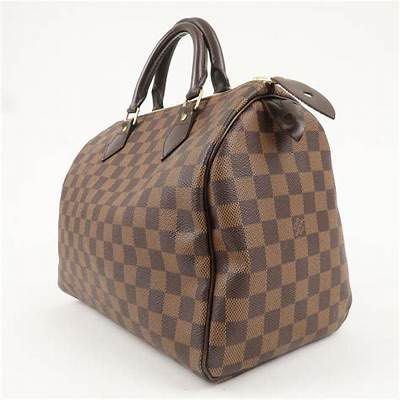 Louis Vuitton Speedy 35 Damier Ebene (Category: Luxury Bags & Wallets) located in Quezon City. Submitted by ynnmyclosetph (Listing ID 1453317610, Image 2). Description: ✨ Louis Vuitton Speedy 35 Damier Ebene ✨ A timeless Louis Vuitton classic that never goes out of style. 👜 Condition: Pre-loved | Slightly Used 💰 Original Purchase Price: ₱85,000 🏷️ Selling Price: ₱68,000 ✔️ Damier Ebene Canvas ✔️ Spacious everyday handbag ✔️ Complete with recei