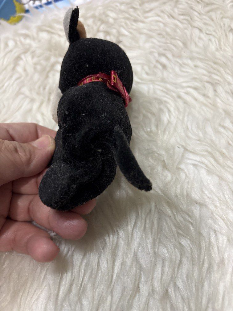Magnetic plush cow (Category: Plushies & Soft Toys) located in Manila. Submitted by vintageaccessories (Listing ID 1453319417, Image 3). Description: Needs washing.