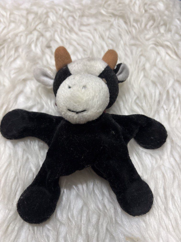 Magnetic plush cow (Category: Plushies & Soft Toys) located in Manila. Submitted by vintageaccessories (Listing ID 1453319417, Image 1). Description: Needs washing.