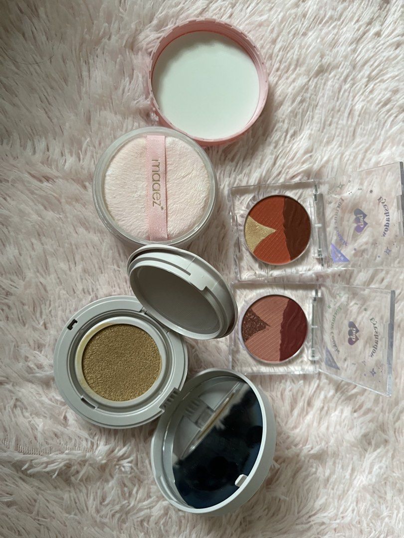 Makeup Set (Category: Makeup) located in Jasin. Submitted by azzynrrr (Listing ID 1453253778, Image 3). Description: Maaez loose powder. Barenbliss eyepallete and eyelash curler. Focallure contour. Originote foundation. Silkygirl primer. Eyeshadow pen. All just rm70.+ FREE GIFT !!!.