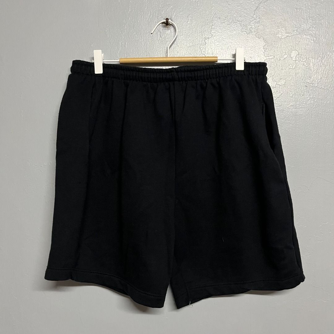 Mark's Work Wearhouse Sweatshort (Category: Shorts) located in Manila. Submitted by yyyyyyves (Listing ID 1453323663, Image 1). Description: Mark's Work Wearhouse Sweatshort Size M Good condition.