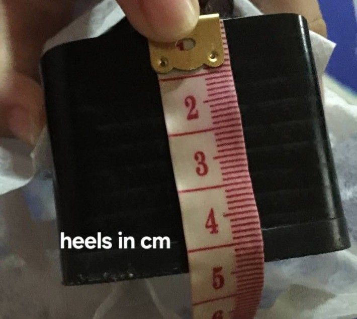 Mary Janes Retro Sandals with heels (Category: Sandals) located in Angono. Submitted by serienity (Listing ID 1453250028, Image 2). Description: ₊˚‧ ۶ৎ ˚. Mary Janes 🍥 Size 39-40 🍥 Wore ONCE. pristine condition. no issues or flaws! 🍥 Wine red color 🍷 perfect for any fit~ 🍥 Still has its shoe dust bag ‼️original price is almost 400php 🛒RFS: need space and won't use it anymore 📍Angono/Binangonan, Rizal 💸 Gcash/Cash 🚚 Jnt/Lalamove.