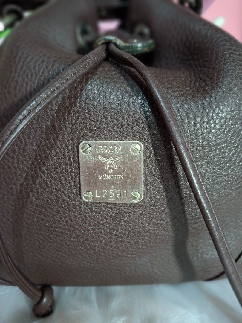 MCM Pebble Leather Bucket Bag (Category: Luxury Bags & Wallets) located in Manila. Submitted by maharlikakzy (Listing ID 1453365142, Image 2). Description: Brown Leather Bag (coded) ✅️ super soft ng leather nito ✅️vintage bag, very nice in person ✅️no issues or flaws, well loved bag rfs: decluterring.