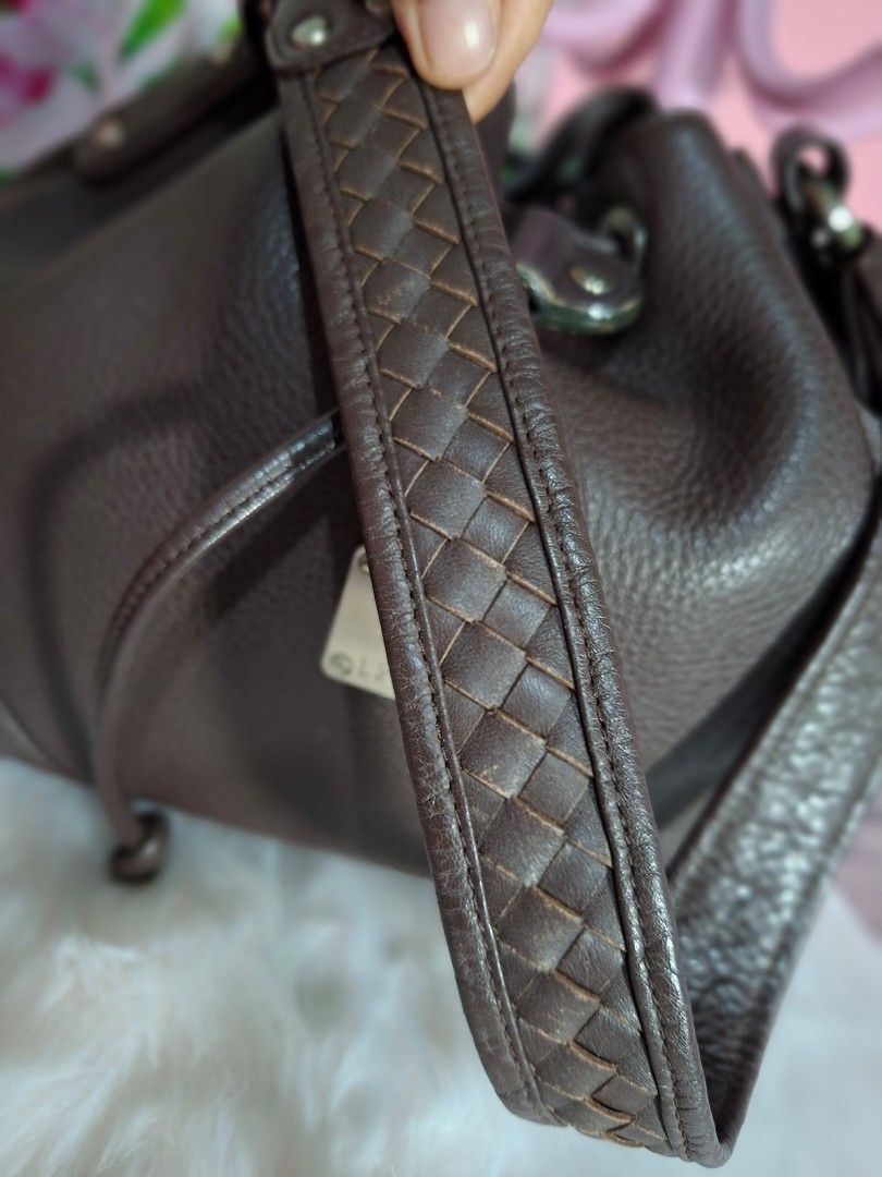 MCM Pebble Leather Bucket Bag (Category: Luxury Bags & Wallets) located in Manila. Submitted by maharlikakzy (Listing ID 1453365142, Image 3). Description: Brown Leather Bag (coded) ✅️ super soft ng leather nito ✅️vintage bag, very nice in person ✅️no issues or flaws, well loved bag rfs: decluterring.