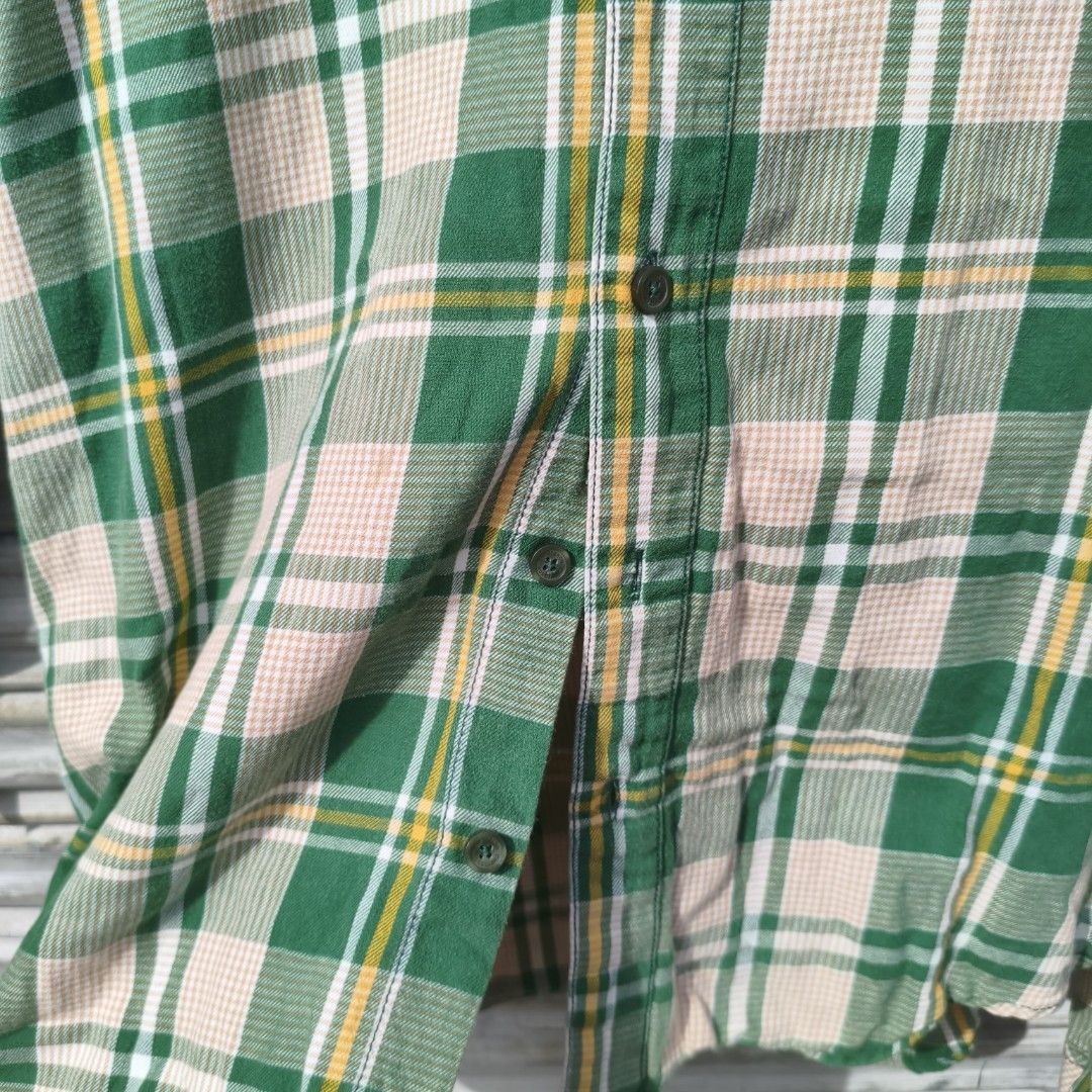 (medium tall Men) Chevignon jeans plaid top (Category: Formal Shirts) located in Lucena. Submitted by minryism (Listing ID 1453293222, Image 3). Description: Chevignon jeans plaid top 😚😚 fits medium tall 🎇🎇 fits large-xl ladies onli: 300 Length:25 in Width (pit to pit):21 in Shoulder:18 in Sleeves:25 in Arm opening: 9 classic style for me medj fitted na sya as a men's medium-large (with belly wow) definitely fits medium tall/skinny men 🫰 for