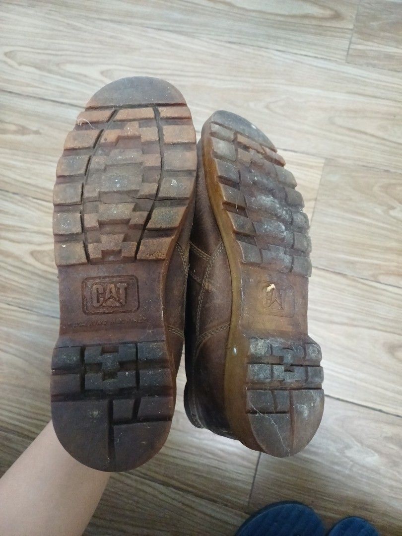 Men's US 9.5 Caterpillar Leather Boots (Category: Boots) located in San Mateo. Submitted by misskay.94 (Listing ID 1453295075, Image 3). Description: Needs cleaning. RFS Decluttering.