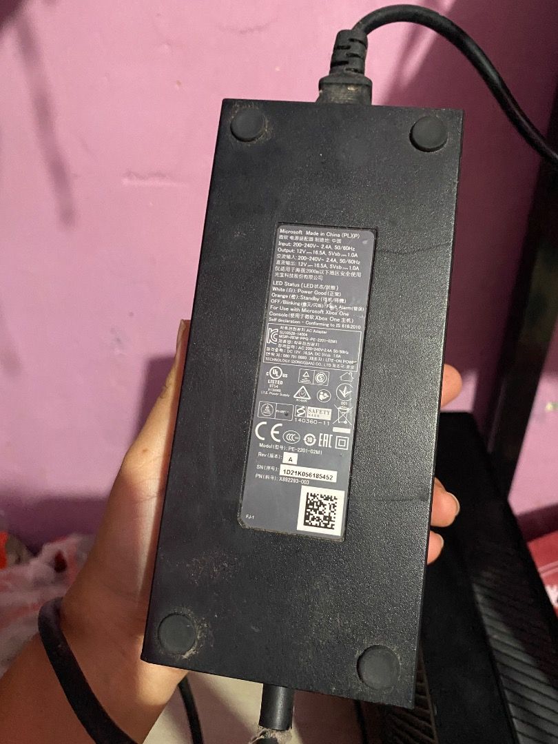Microsoft Xbox One Console 1540 (Category: Xbox) located in Caloocan City. Submitted by cheryllawa07146 (Listing ID 1453249137, Image 3). Description: - Xbox One Console (Model 1540) - Includes original power brick - Im not sure kung working pa ba so baka for parts na lang .