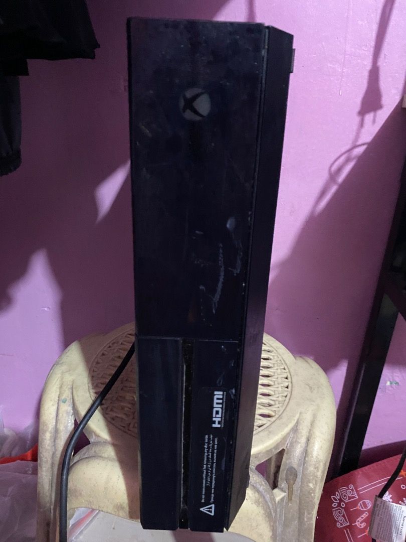Microsoft Xbox One Console 1540 (Category: Xbox) located in Caloocan City. Submitted by cheryllawa07146 (Listing ID 1453249137, Image 2). Description: - Xbox One Console (Model 1540) - Includes original power brick - Im not sure kung working pa ba so baka for parts na lang .