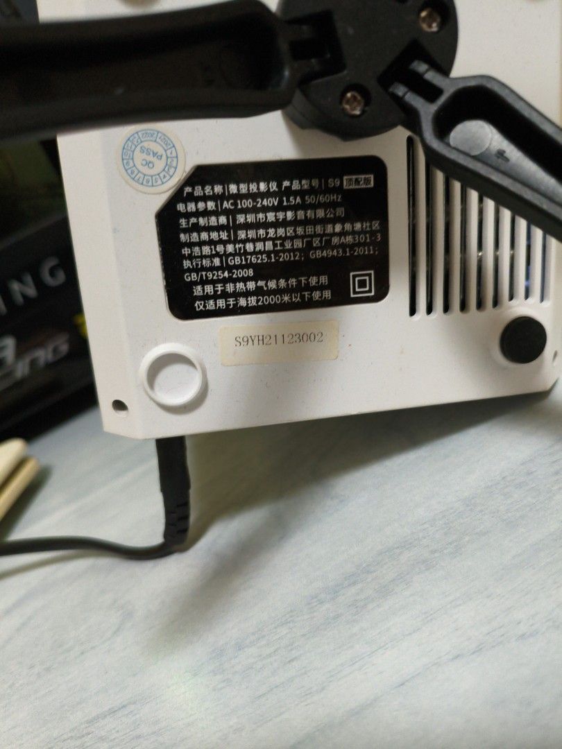 Mini Android Projector (Category: Projectors) located in Singapore. Submitted by chestyechy (Listing ID 1453364864, Image 4). Description: Power adapter not included, can't seem to change to HDMI output for some reasons **** MEETUP ONLY AT MY BLOCK THERE FOR MY CONVENIENCE **** Delivery fee - $2 Negotiable.
