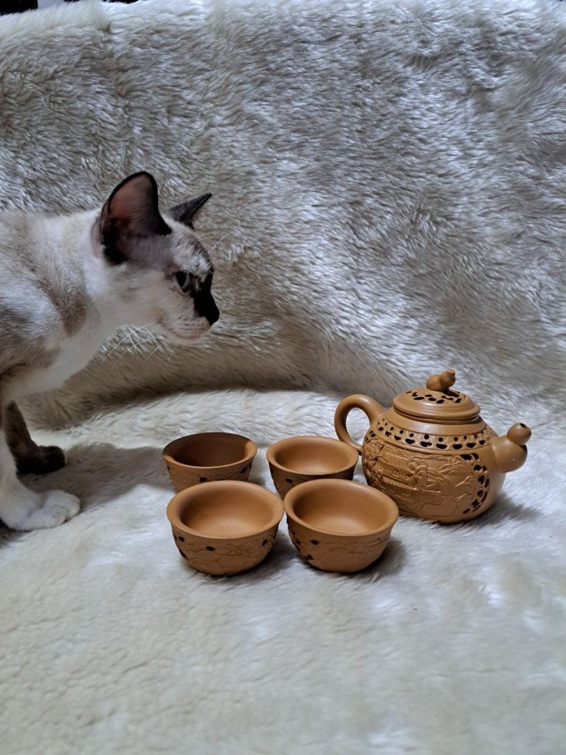 Mini Vintage Ceramic Teapot and Cups Set (Category: Coffee & Tea Tableware) located in Quezon City. Submitted by sbvdmanaog (Listing ID 1453420829, Image 1). Description: - Beautiful ceramic teapot and 4 matching cups. - Features intricate, hand-carved details on all pieces. - Lid fits the teapot snugly. - Ideal for serving your favorite tea or as a stunning decorative item. - A must-have for tea enthusiasts and collectors alike..