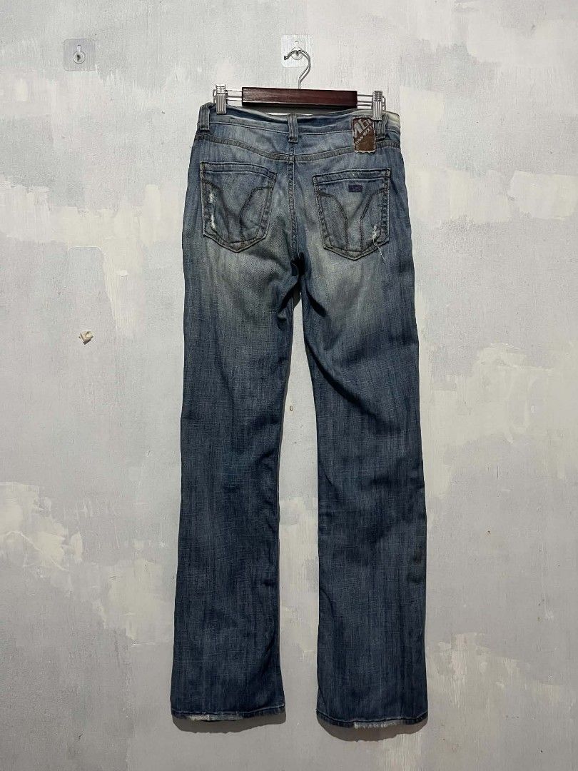 Miss Sixty Blue Denim Jeans Size 24 (Category: Jeans) located in San Rafael. Submitted by _foundbyk (Listing ID 1453276751, Image 2). Description: waistline: 24 on tag, 28 on tape measure length: 42 rise: 8.