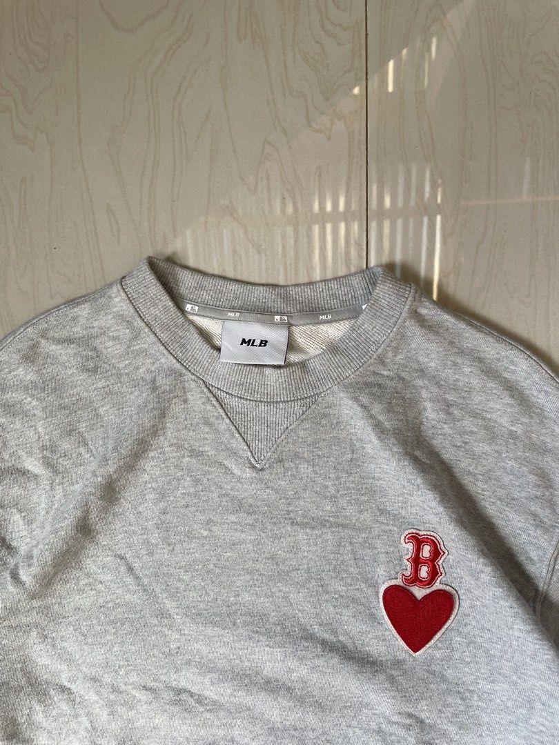 MLB Boston Red Sox Grey Crewneck Sweatshirt (Category: Coats, Jackets and Outerwear) located in Zamboanga. Submitted by guthens (Listing ID 1453342978, Image 2). Description: Condition- excellent Issue- none Color rate- 9.5/10.