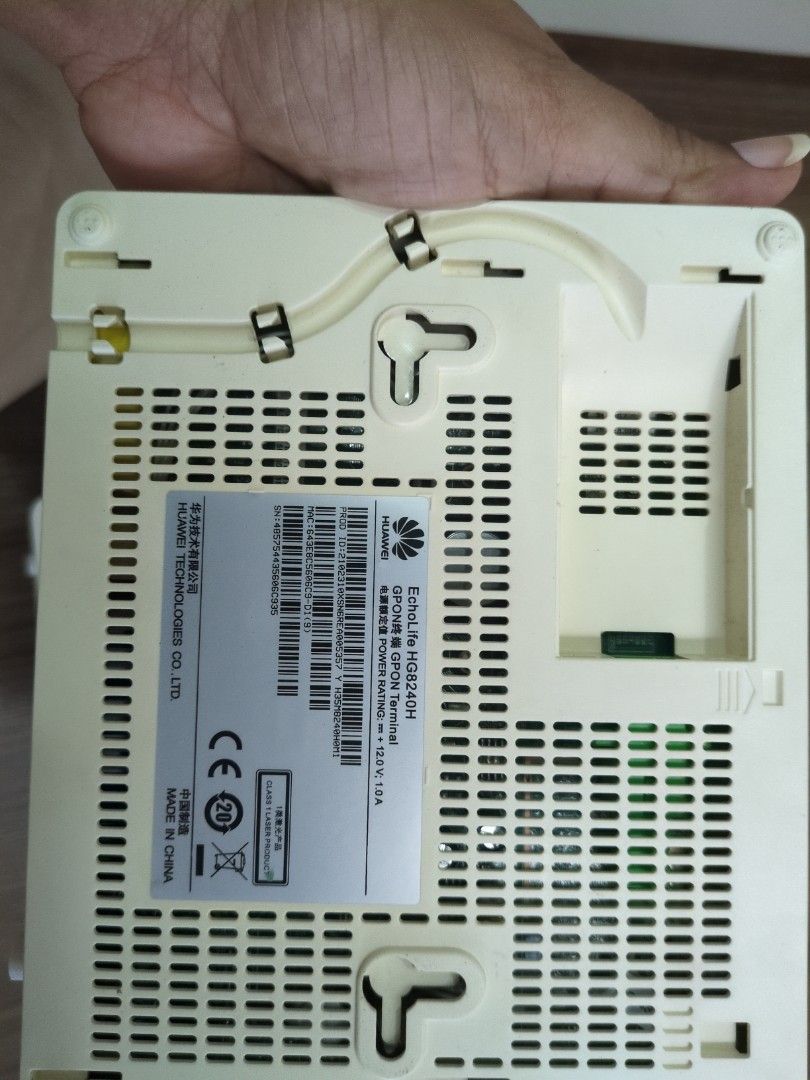 Modem (Category: Networking) located in Singapore. Submitted by 10_st_pal_07 (Listing ID 1453340617, Image 3). Description: Huawei Gpon terminal.