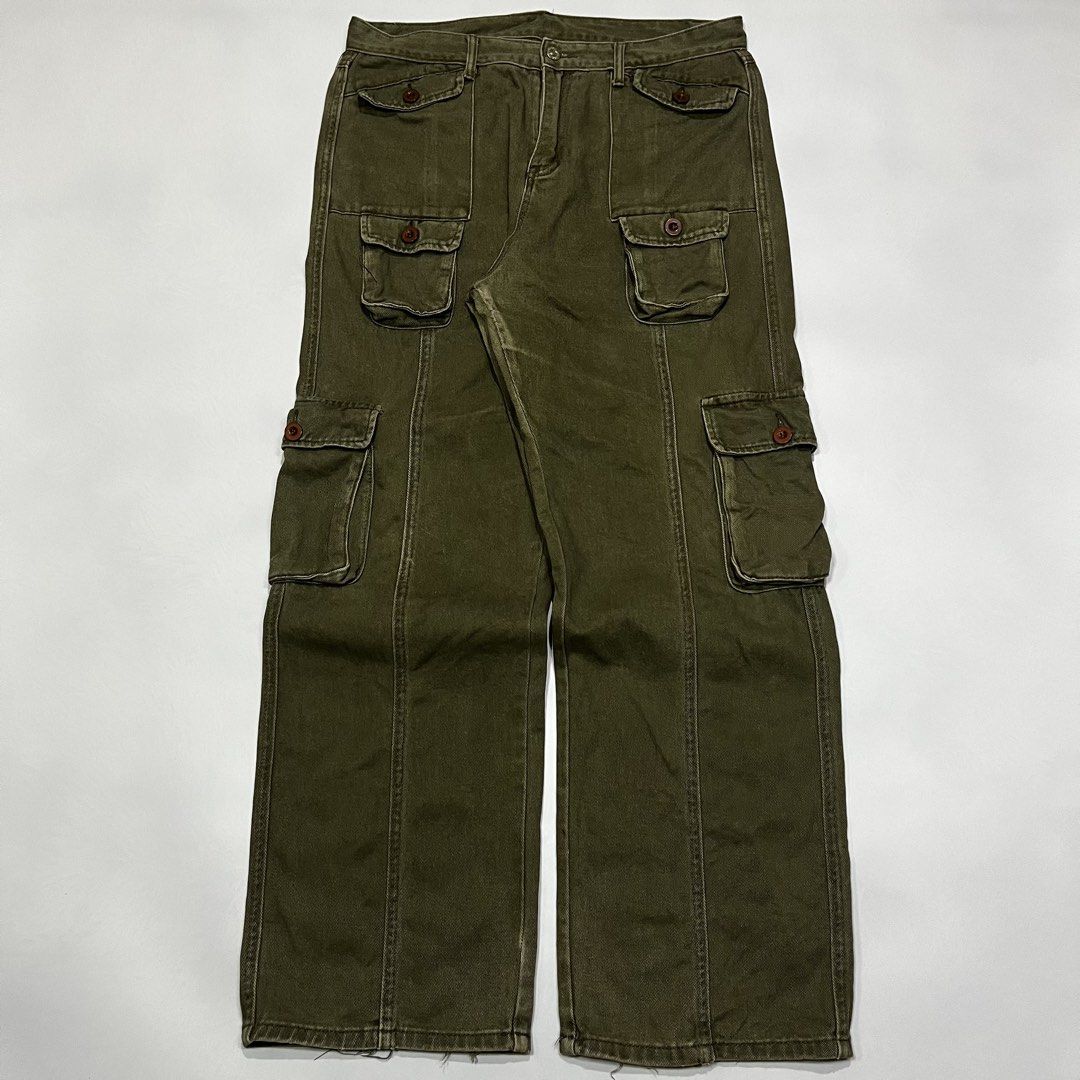 Multo pocket green pants (Category: Announcements) located in Quezon City. Submitted by thriftrage (Listing ID 1453418318, Image 1). Description: Waist’ 34 Length’ 40.5 Leg opening’ 10 Issue faded Good condiiton .