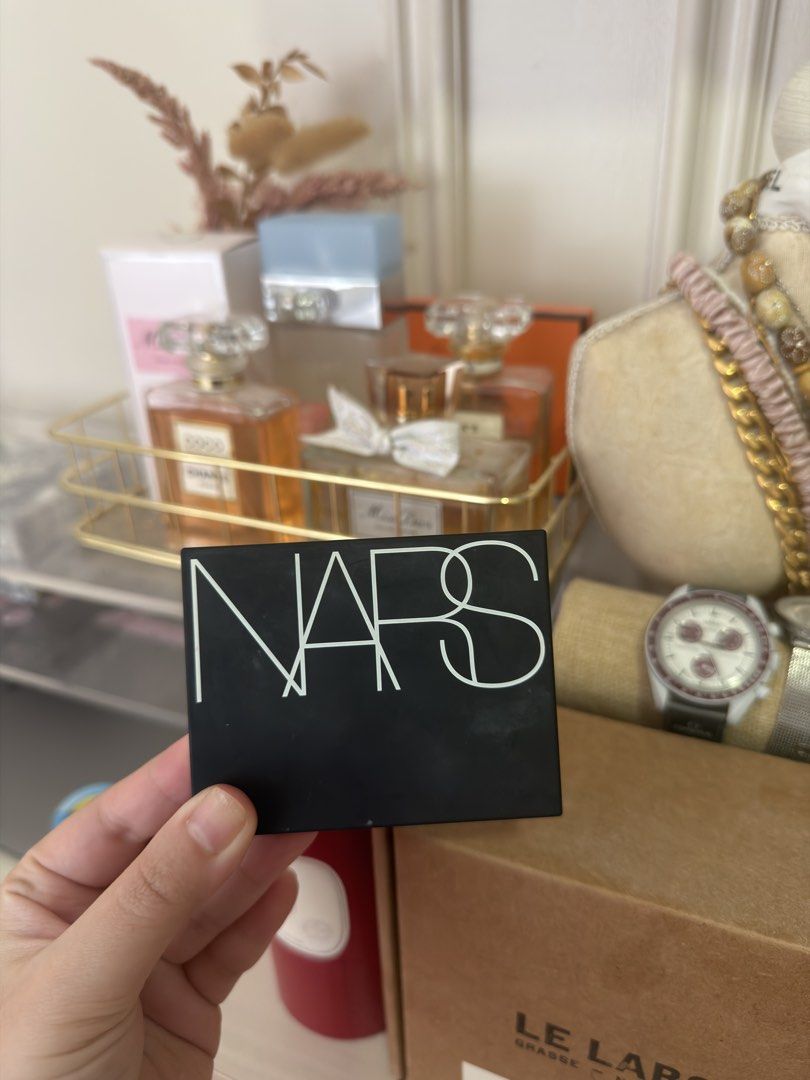 NARS Light Reflecting Pressed Setting Powder (Category: Makeup) located in Davao. Submitted by mufiealiah (Listing ID 1453265663, Image 1). Description: - NARS Pressed Powder - Includes original puff - Ideal for setting makeup - Creates a smooth finish - Compact and travel-friendly - Selling as it's not frequently used.