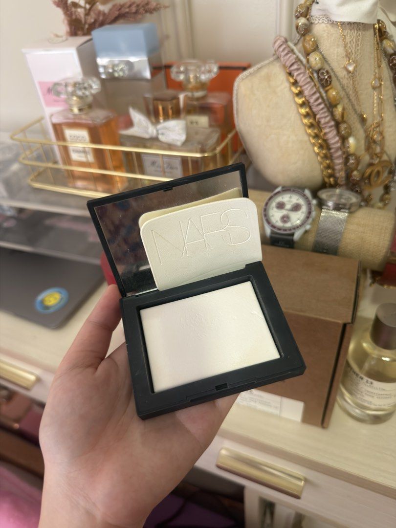 NARS Light Reflecting Pressed Setting Powder (Category: Makeup) located in Davao. Submitted by mufiealiah (Listing ID 1453265663, Image 2). Description: - NARS Pressed Powder - Includes original puff - Ideal for setting makeup - Creates a smooth finish - Compact and travel-friendly - Selling as it's not frequently used.