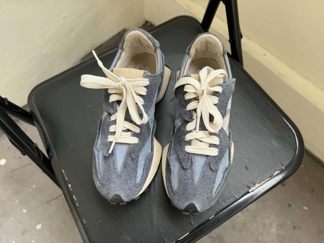 New Balance 327 Suede Sneakers (Category: Sneakers) located in Quezon City. Submitted by lvofficial (Listing ID 1453271772, Image 1). Description: Location: Ermita, Manila Size 8 women, 6.5 men. Rarely used. Comfy, but di ko pala trip masyado itsura ng 327 on me. Orig price was around 4K. I think the colors will look better if mapa-shoe laundry. Price is negotiable. Bilihin nyo na please :).
