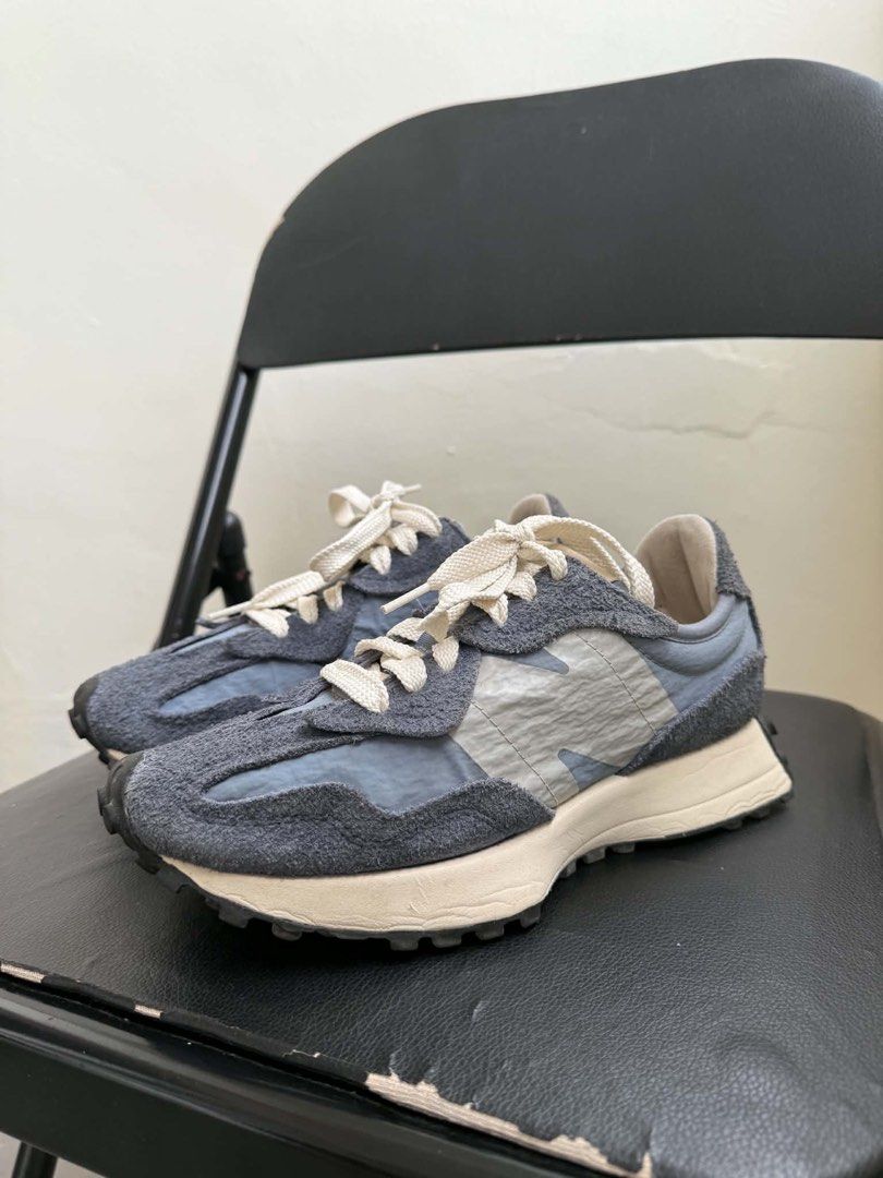 New Balance 327 Suede Sneakers (Category: Sneakers) located in Quezon City. Submitted by lvofficial (Listing ID 1453271772, Image 3). Description: Location: Ermita, Manila Size 8 women, 6.5 men. Rarely used. Comfy, but di ko pala trip masyado itsura ng 327 on me. Orig price was around 4K. I think the colors will look better if mapa-shoe laundry. Price is negotiable. Bilihin nyo na please :).