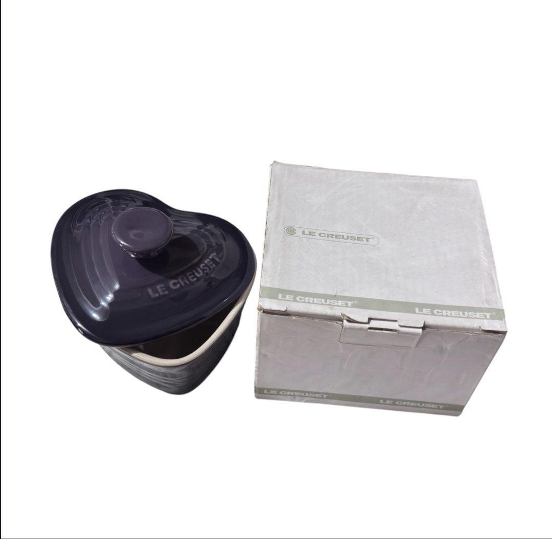 New Le Creuset Small Heart Ramekin Purple (Category: Other Kitchenware & Tableware) located in Paranaque City. Submitted by dalle_closet (Listing ID 1453365604, Image 1). Description: color violet new pa ito.