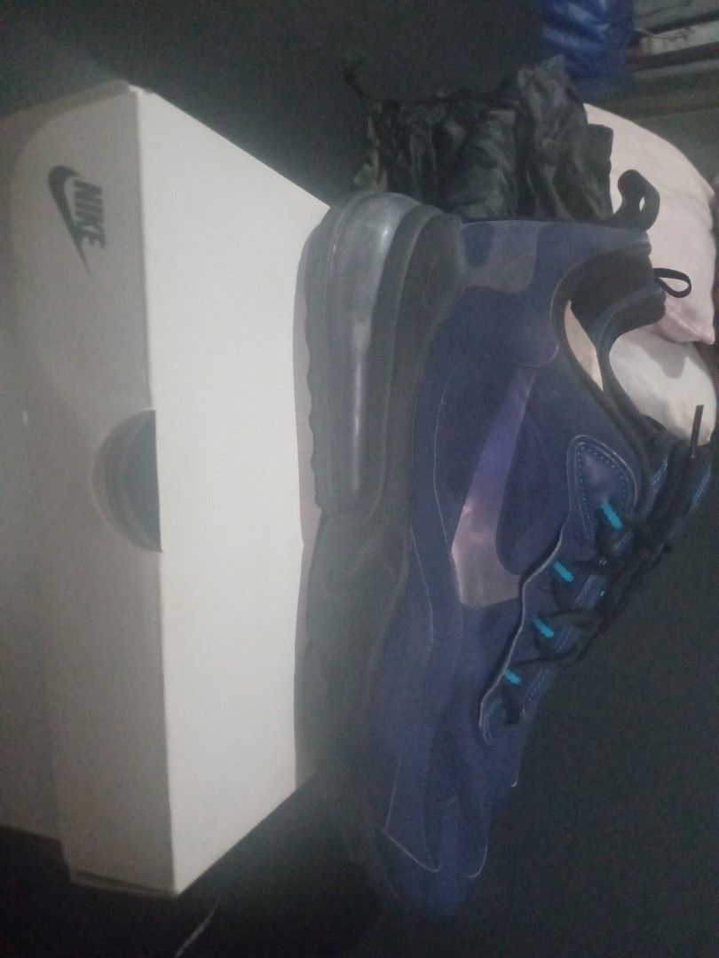 Nike Air Max 270 React Navy Blue (Category: Sneakers) located in Valenzuela. Submitted by consjavier74 (Listing ID 1453238225, Image 2). Description: - Navy blue Nike Air Max 270 React - Lace-up closure - Comfortable and stylish design - Includes original box - Ideal for everyday wear and workouts. Once lang ginamit then itinabi na..