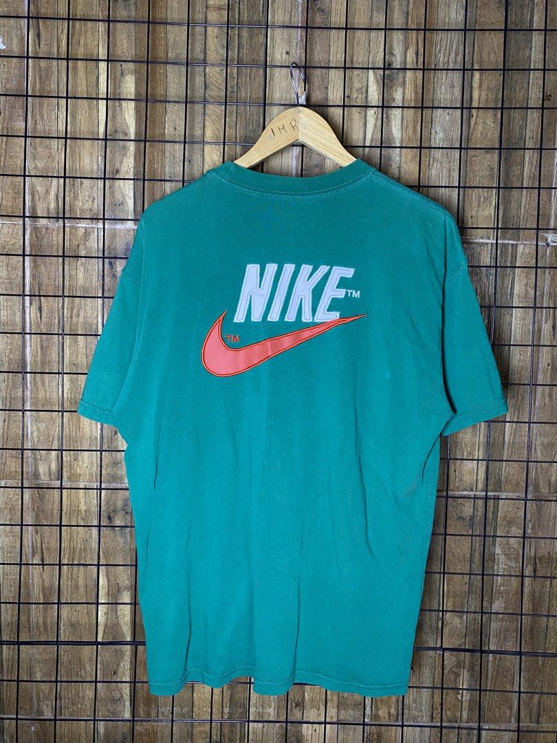 Nike Sportswear Large Embroidered Logo Tee (Category: Tshirts & Polo Shirts ) located in Makati City. Submitted by earnx_ (Listing ID 1453401401, Image 2). Description: Nike Sportswear Large Embroidered Logo Tee - Size large on tag - I dont have dimension - Estimated dimes is 20-21W and 27-28L.
