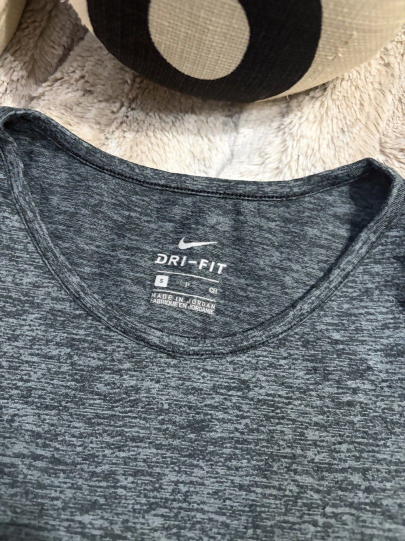 Nike tank top (Category: Activewear) located in Hagunoy. Submitted by declutterwine (Listing ID 1453269472, Image 3). Description: Fits small to medium Rfs: decluttering.