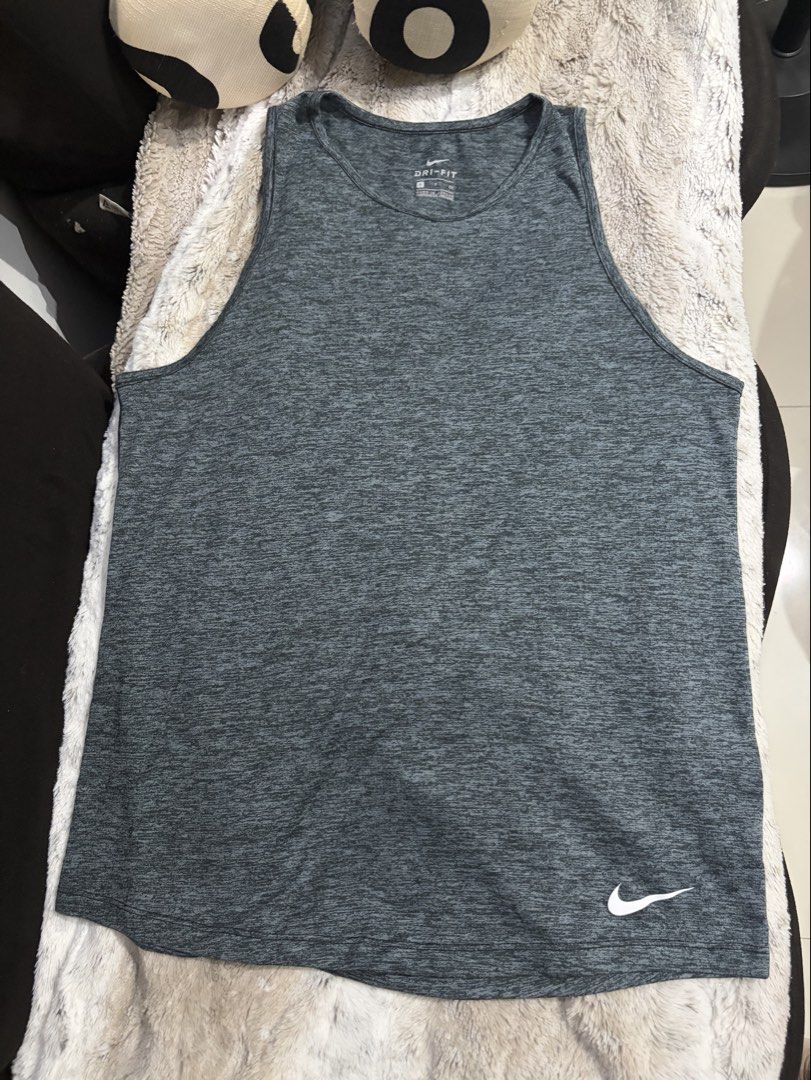 Nike tank top (Category: Activewear) located in Hagunoy. Submitted by declutterwine (Listing ID 1453269472, Image 2). Description: Fits small to medium Rfs: decluttering.