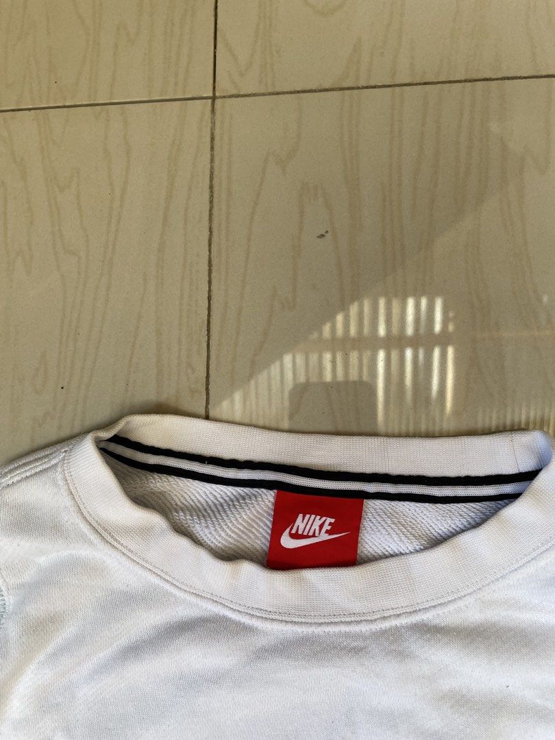 Nike White Grey Light Blue Colorblock Sweatshirt (Category: Coats, Jackets and Outerwear) located in Zamboanga. Submitted by guthens (Listing ID 1453339443, Image 2). Description: Condition- excellent Issue- none Color rate- 9.5/10.