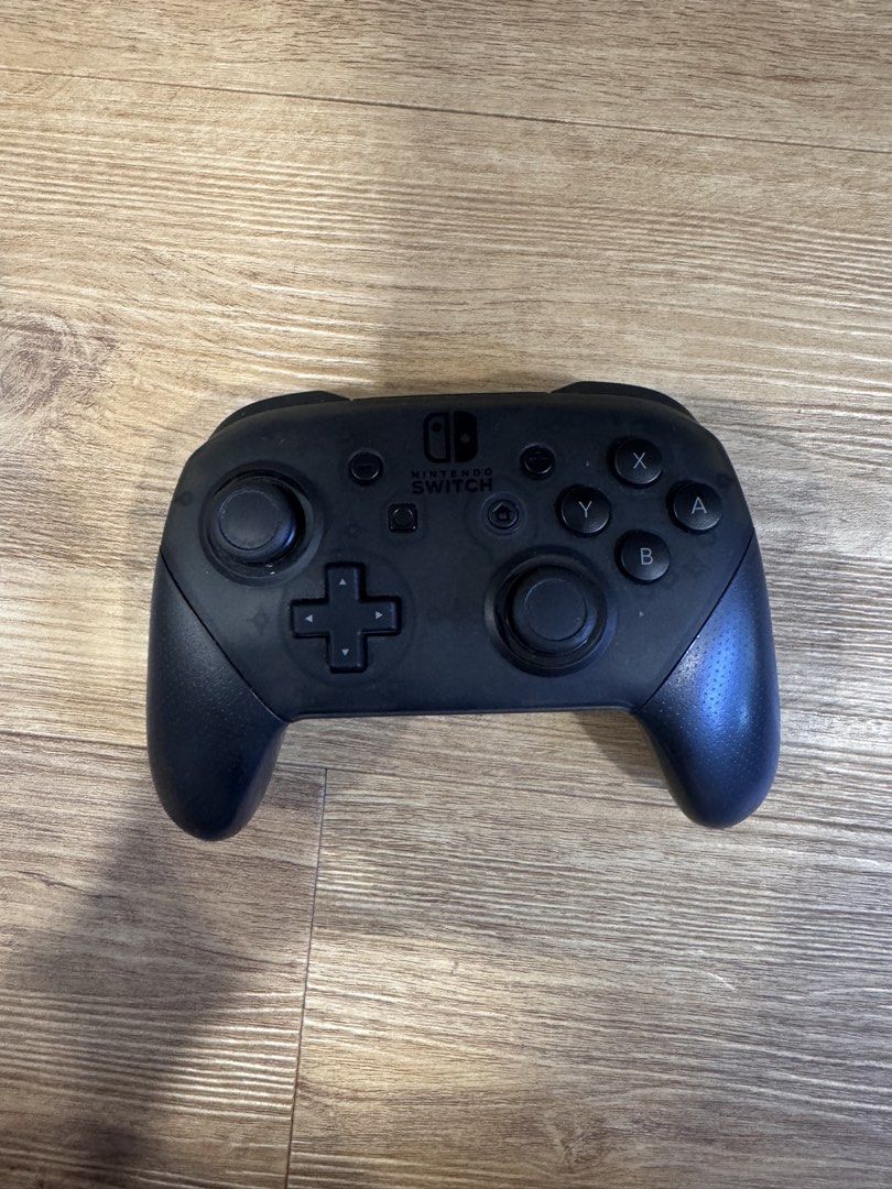 Nintendo Switch Controller (Category: Controllers) located in Singapore. Submitted by colddog (Listing ID 1453335205, Image 1). Description: Selling Nintendo Switch Controller: 1. Condition: No scratches or dents 2. Pick-up/ delivery (Full amount must be paid upfront) * Self-collection at 643656 — Free * Same Day delivery (order must be placed before 5pm)— $25 3. Payment: - Paynow (preferred) - Cash Why deal with us? We offer hassle free service 