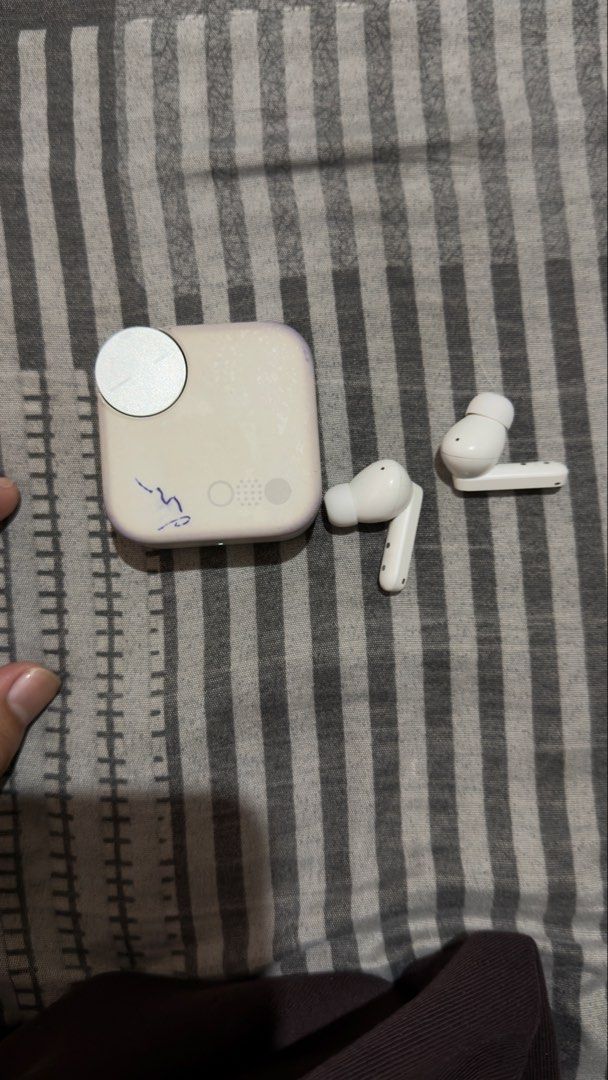 Nothing buds pro 2 (Category: Earphones) located in Manila. Submitted by dripseller21 (Listing ID 1453253723, Image 1). Description: -case only, earbuds are likely unusable - Charging case shows some signs of wear (markings). - Ideal for replacement for case of nothing buds pro 2.