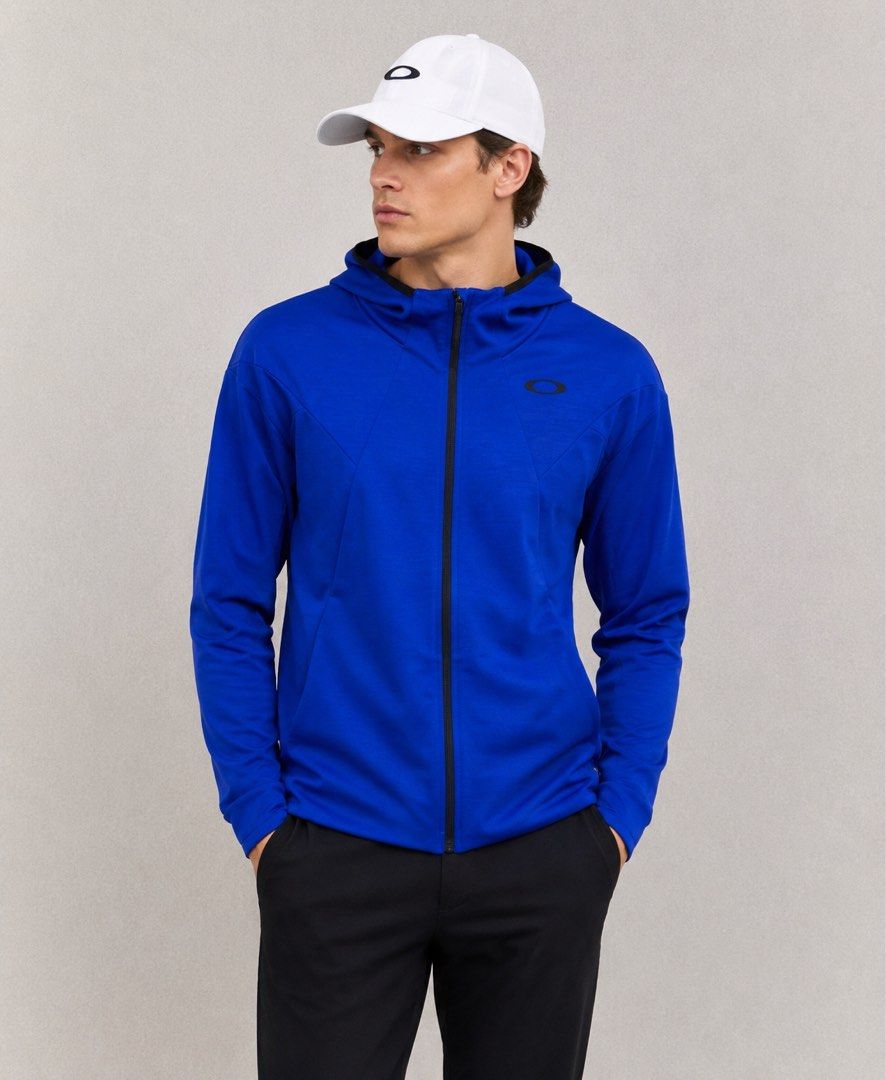 OAKLEY Fullzip hoodie (Category: Coats, Jackets and Outerwear) located in General Trias. Submitted by luxfinds2019 (Listing ID 1453289894, Image 1). Description: Oakleyy fullzip hoodie! 1899 shiipped Large 21.5by27.5 Asnew No issue Loc laguna Pm.