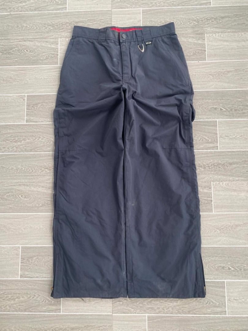 Oakley Software (Category: Activewear) located in Orani. Submitted by yo.jo (Listing ID 1453326314, Image 2). Description: Oakley Software "Issue Button" Waist-(M-L) 34 Length-42 inch Inseam-31 inch Hem-11 inch.