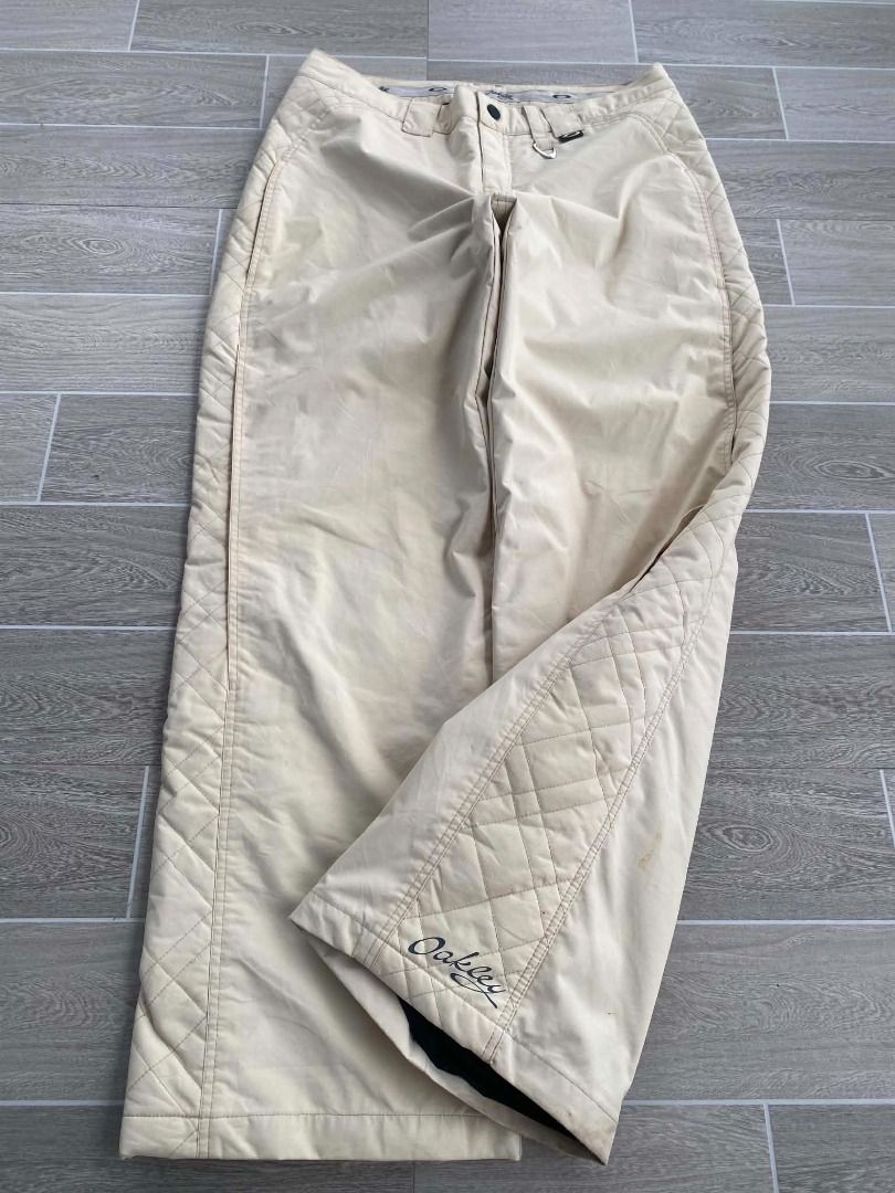 Oakley Software Pants (Category: Activewear) located in Orani. Submitted by yo.jo (Listing ID 1453324087, Image 3). Description: Oakley Software Pants "Need Wash" Waist- (L-XL) 36 Length- 41.5 inch inseam- 32.5 inch Hem- 11 inch.