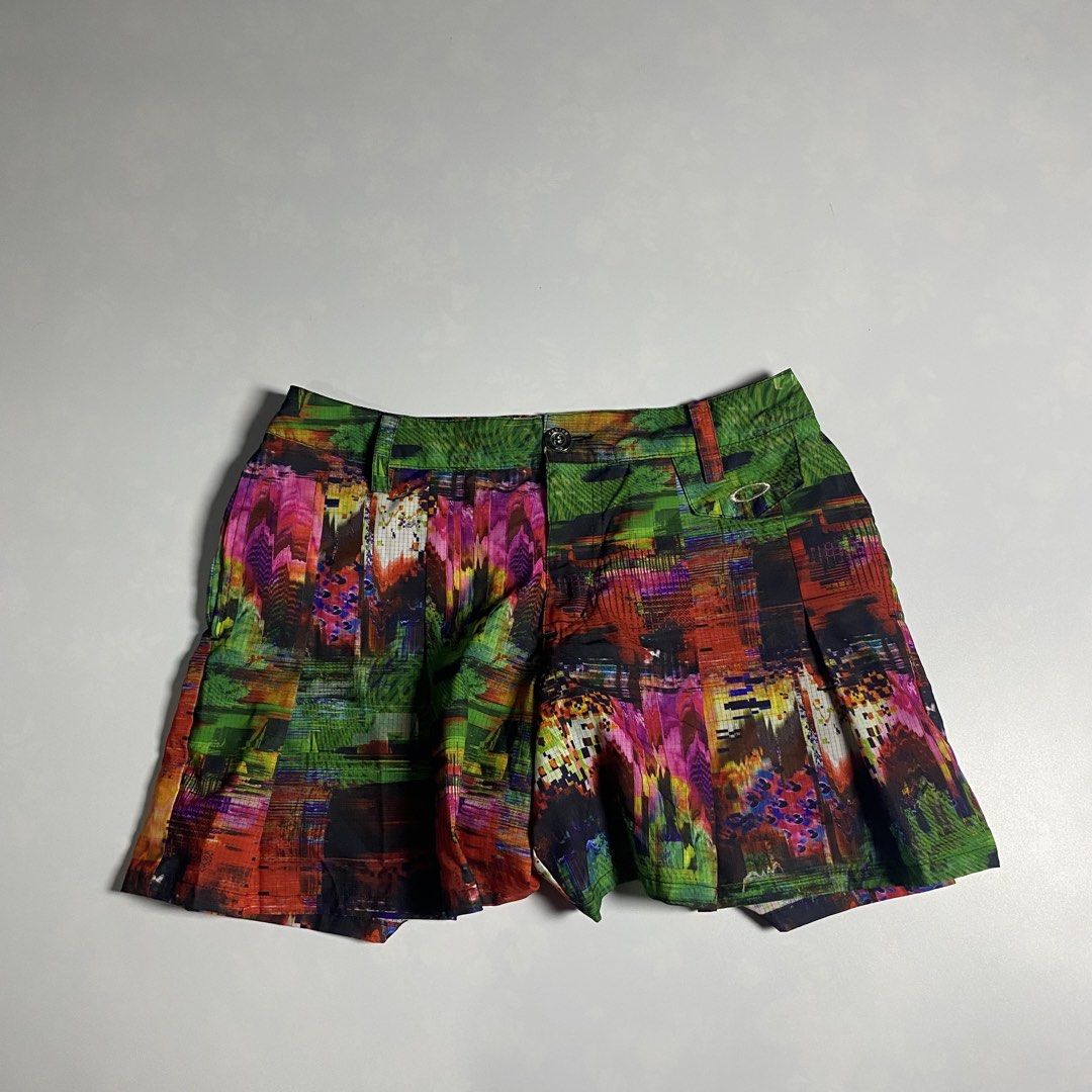 Oakley Vibrant Glitch Shorts (Category: Shorts) located in Iloilo. Submitted by .dresshttps (Listing ID 1453303201, Image 1). Description: Waist: 28 Like new No flaws.