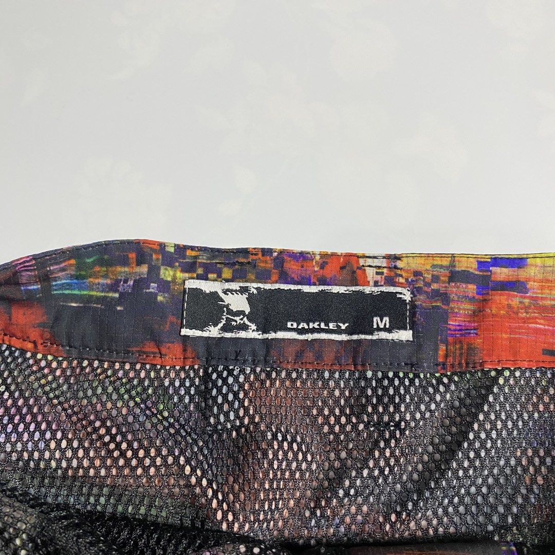Oakley Vibrant Glitch Shorts (Category: Shorts) located in Iloilo. Submitted by .dresshttps (Listing ID 1453303201, Image 3). Description: Waist: 28 Like new No flaws.