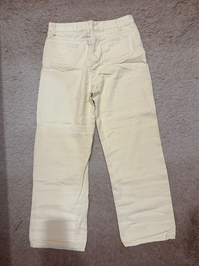 Offwhite Pants (Category: Jeans & Leggings) located in Ipoh. Submitted by alnbla (Listing ID 1453285605, Image 2). Description: Delivery charge applicable.