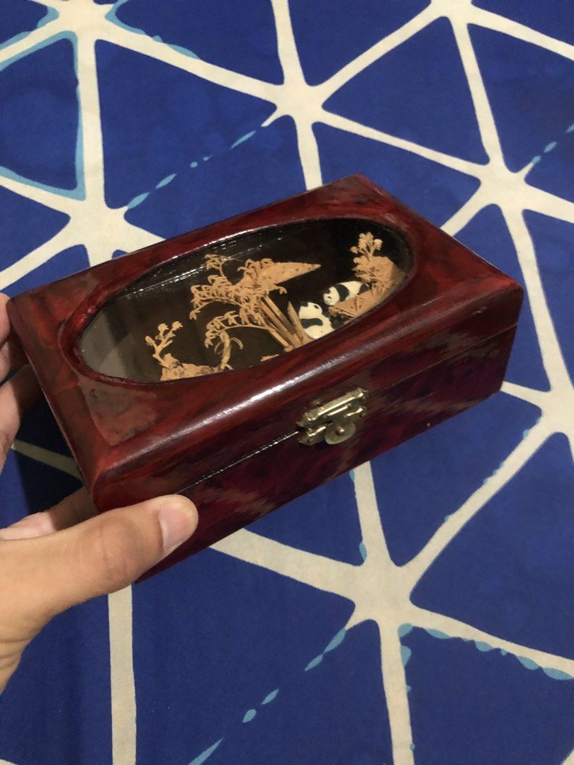 Old used jewelry box case (Category: Accessory Holder, Box & Organizers) located in Quezon City. Submitted by markgolveo (Listing ID 1453345444, Image 1). Description: Old used jewelry box case Signs of wears as shown on images.